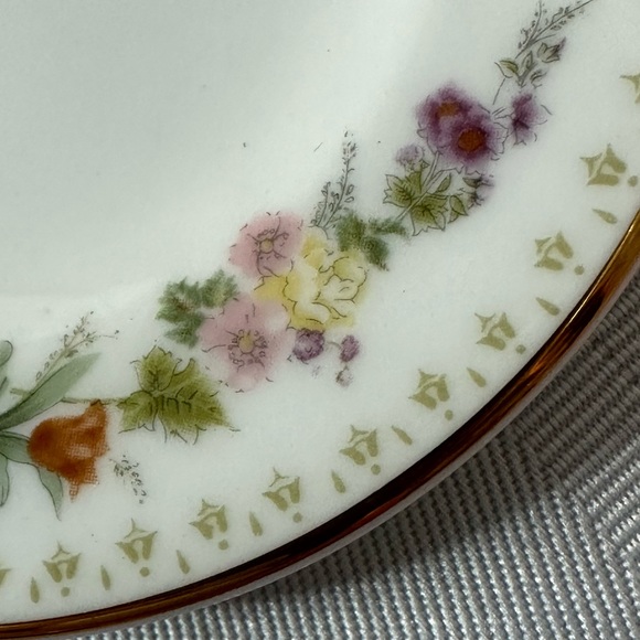 Small Wedgwood Mirabelle 3” Plate - Picture 5 of 13